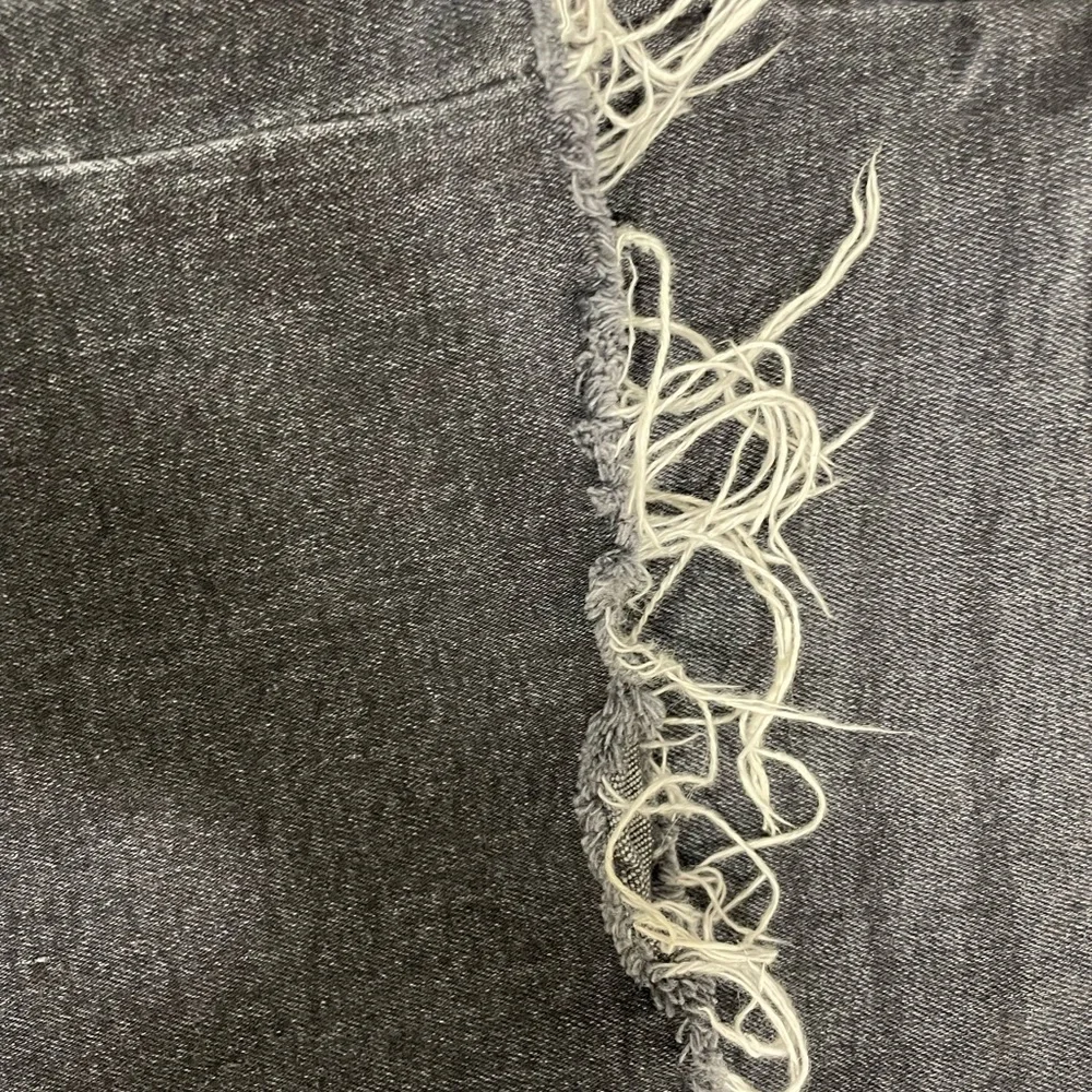 Size 14 USA Zara Jeans frayed hem - Picture 2 of 3